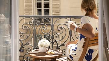 Dobbeltrom – superior | Sengetøy av topp kvalitet, safe på rommet og skrivebord