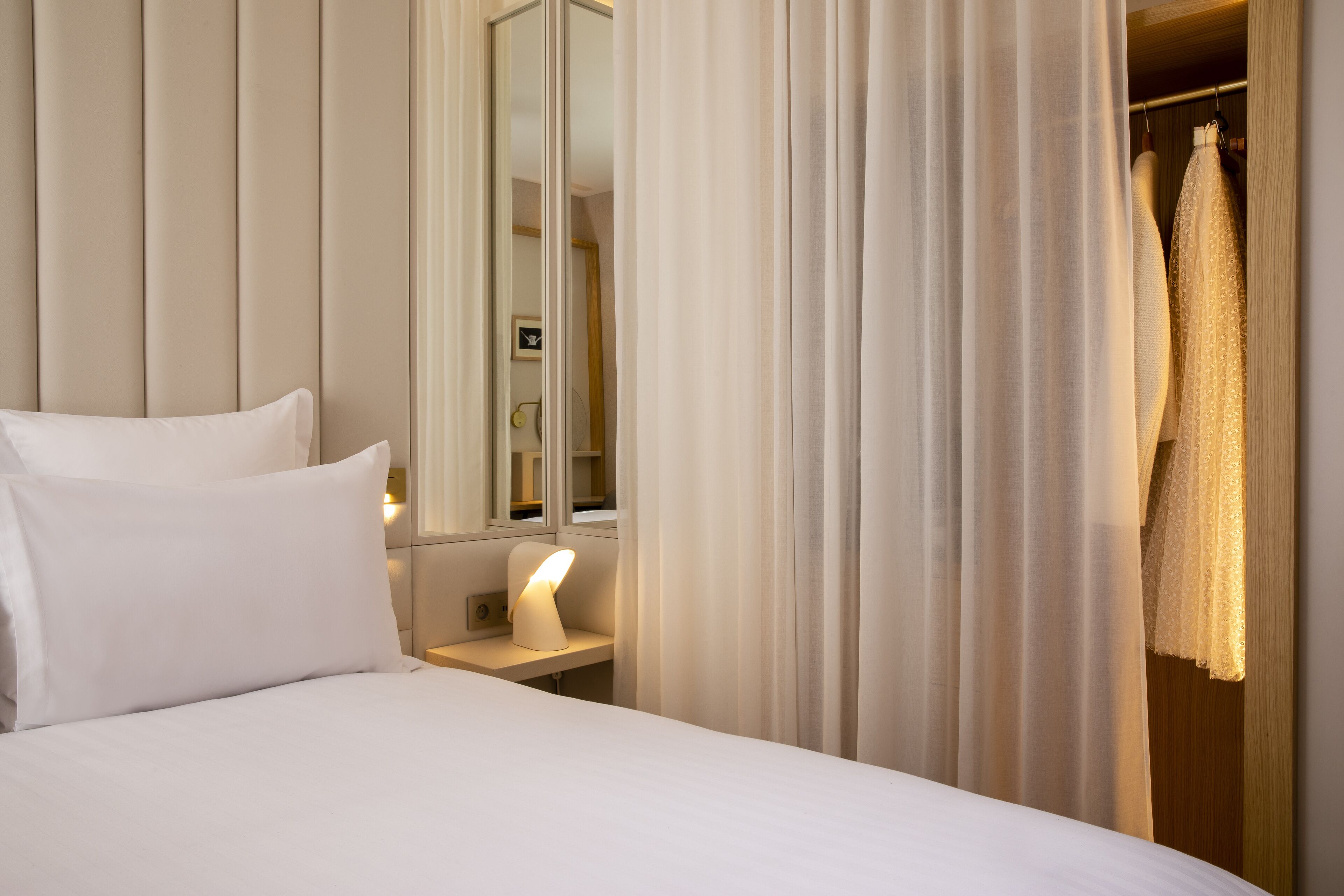 classic double room | premium bedding, in-room safe, desk, laptop workspace