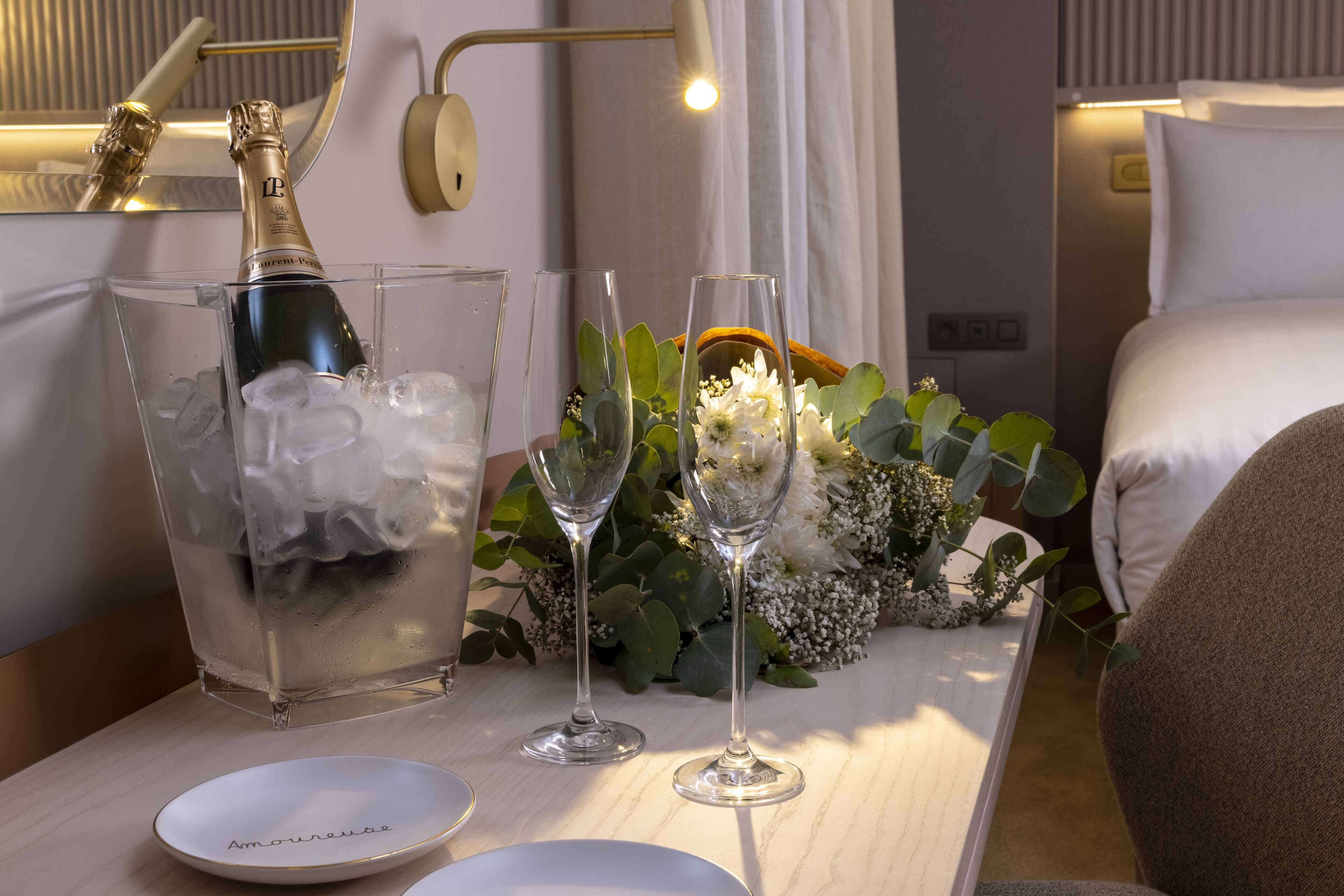 premium bedding, in-room safe, desk, laptop workspace