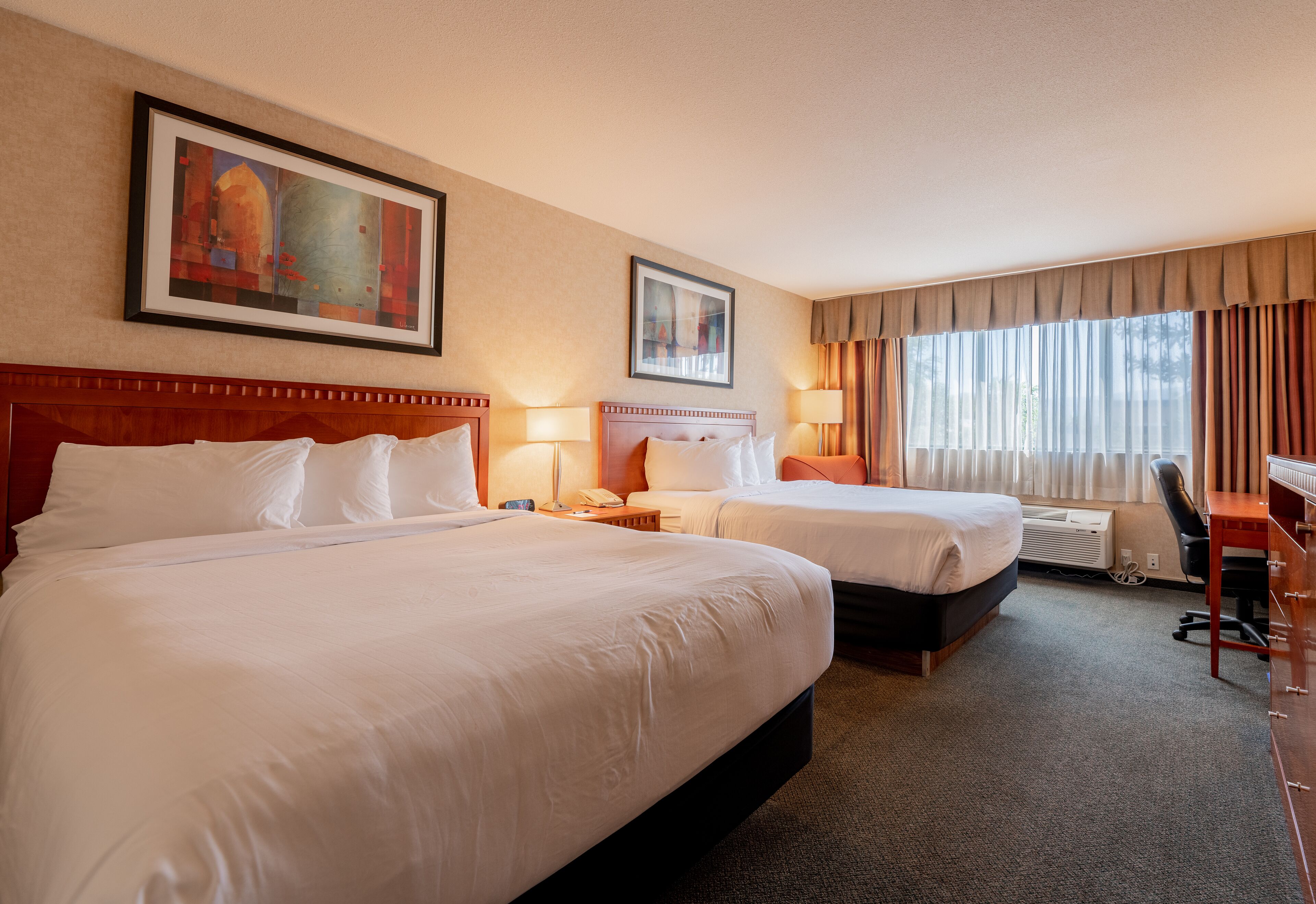 Habitación doble Confort, 2 camas Queen size | Ropa de cama de alta calidad y cortinas blackout 