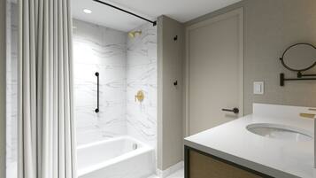 Habitación estándar | Baño | Regadera, amenidades de baño gratuitas, secadora de cabello, toallas