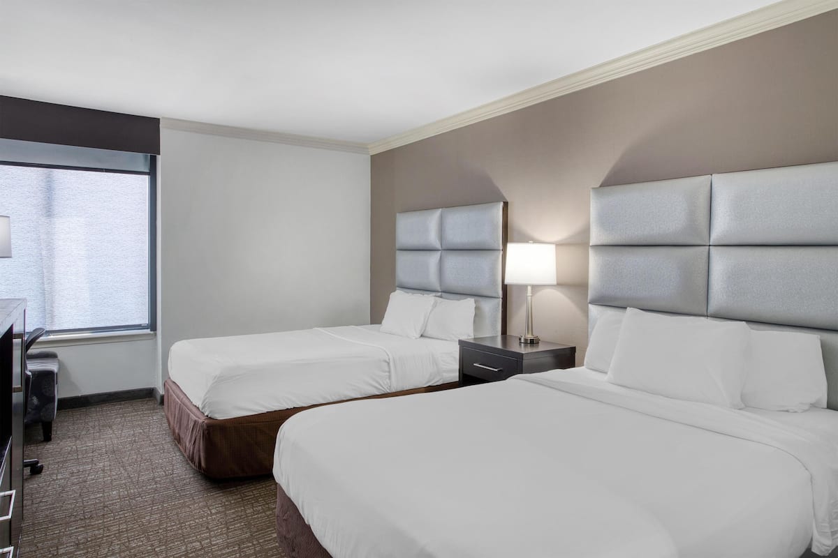 Ropa de cama de alta calidad y escritorio