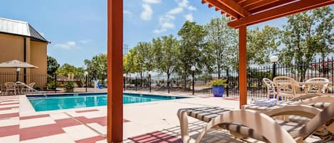 Seasonal outdoor pool, pool umbrellas, sun loungers