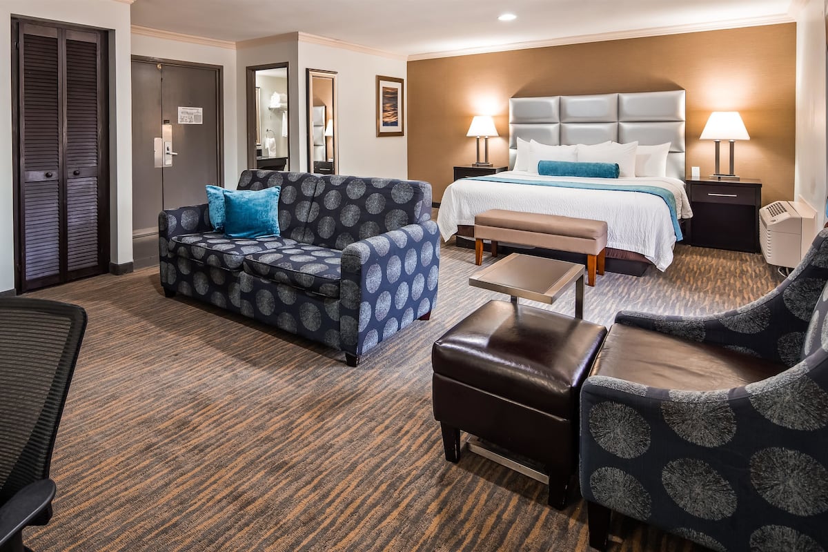 Suite, 1 King Bed, Non Smoking, Refrigerator & Microwave