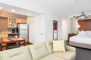 Queen Studio, 1 King Bed with Sofa bed (Hearing Accessible) | Desk, laptop workspace, iron/ironing board, bed sheets