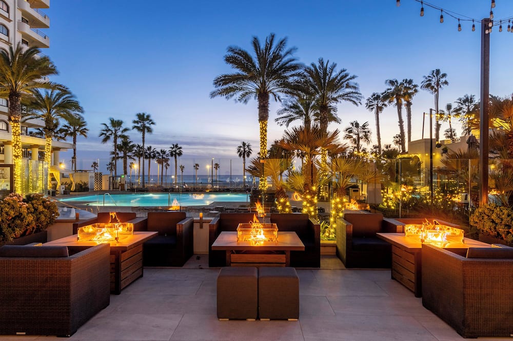 The Waterfront Beach Resort, A Hilton Hotel