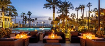 The Waterfront Beach Resort, A Hilton Hotel