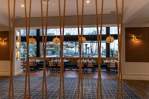 2 bars/lounges, poolside bar
