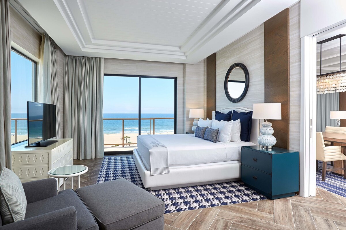 Presidential Suite, 1 King Bed, Balcony, Oceanfront (Superior Oceanfront Presidential) | Premium bedding, pillow-top beds, in-room safe, iron/ironing board