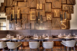 3 restaurants; breakfast, lunch, dinner and brunch served 