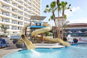 2 outdoor pools, pool cabanas (surcharge)