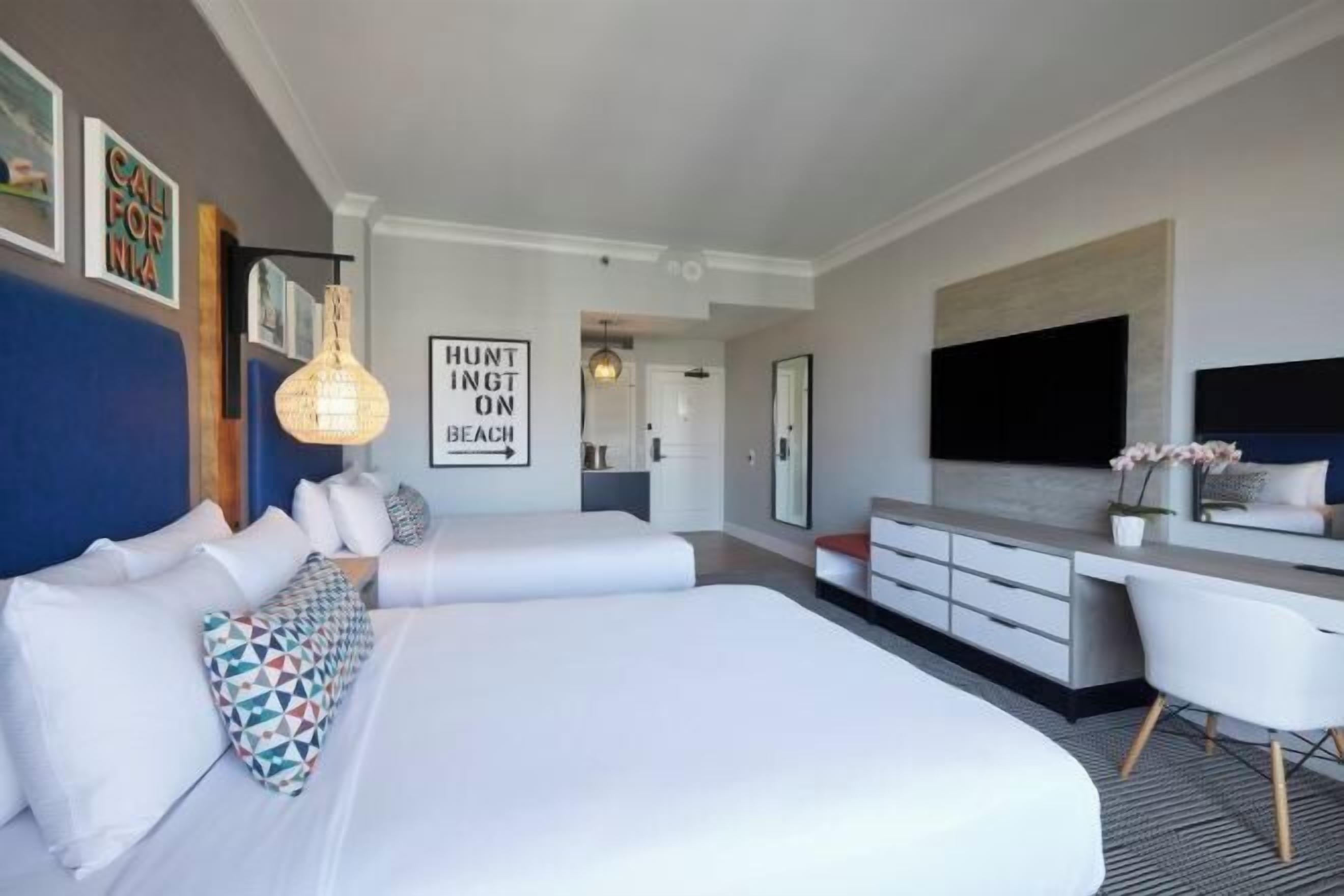 Sengetøy av topp kvalitet, senger med overmadrass og safe på rommet