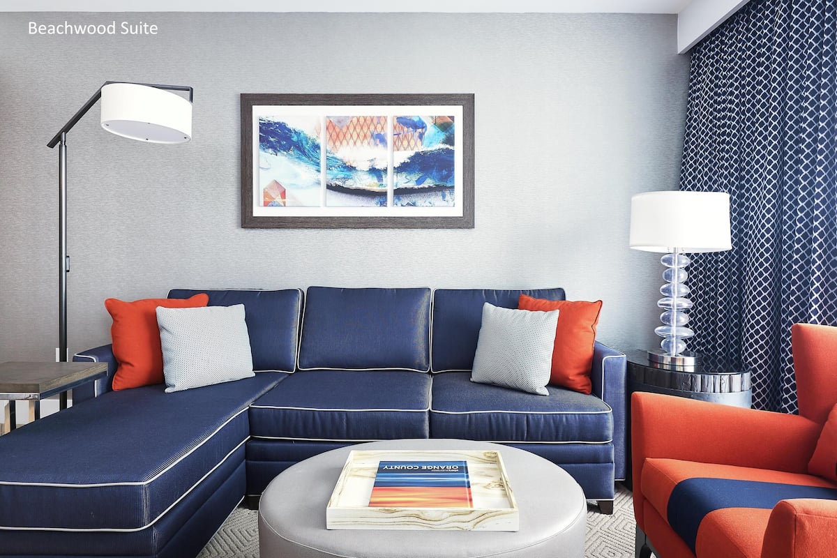 Family Suite, 2 Queen Beds, Ocean View (Twin Dolphin Tower) | Living area | 42-inch flat-screen TV with cable channels, TV, iPod dock