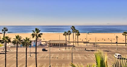 The Waterfront Beach Resort, A Hilton Hotel