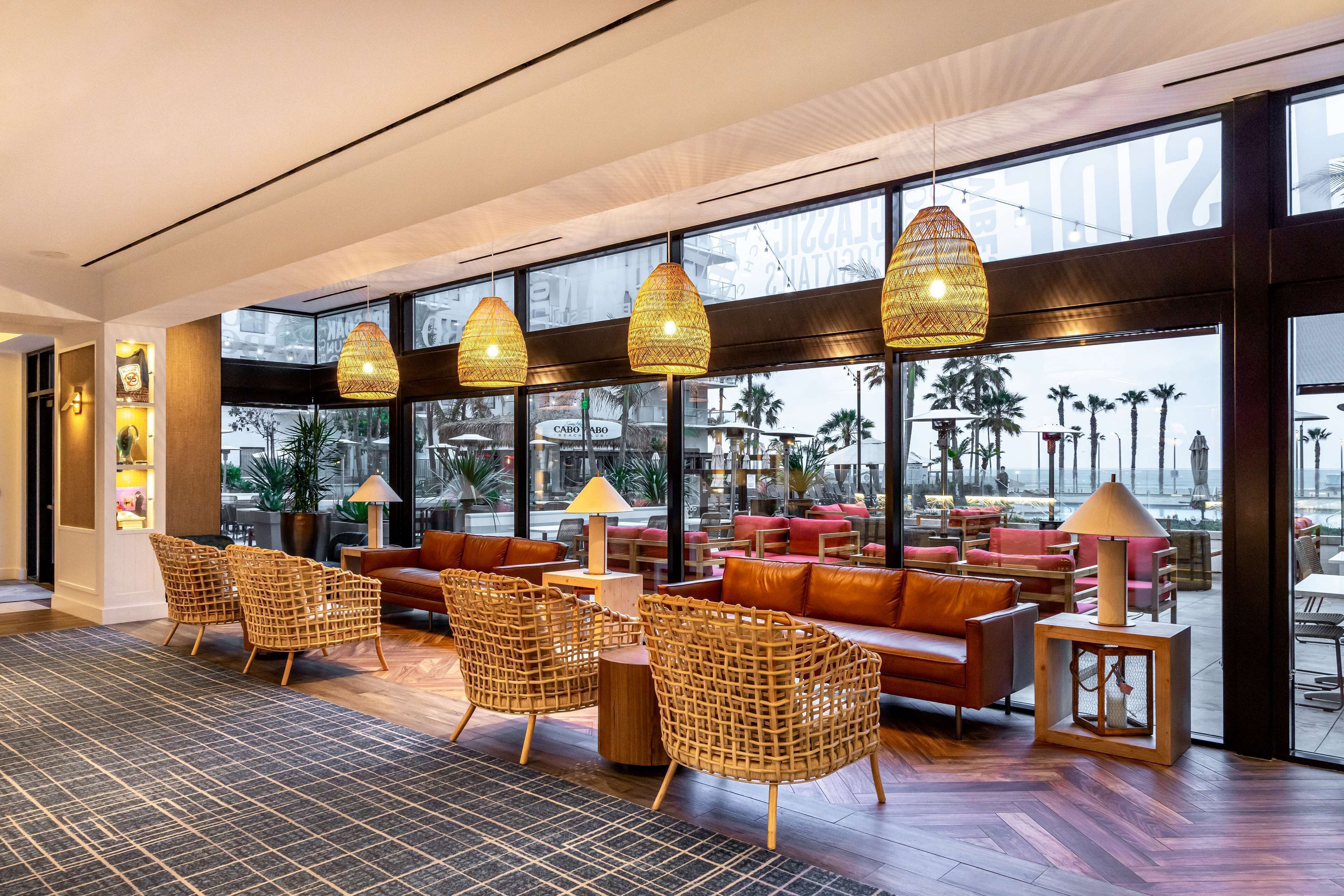 2 bars/lounges, poolside bar