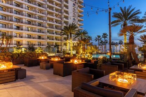 3 restaurants; breakfast, lunch, dinner, and brunch served