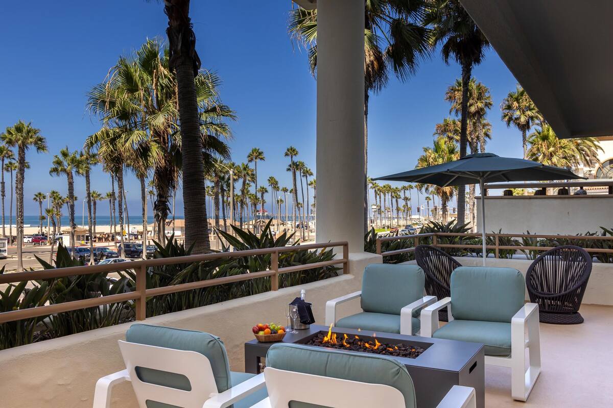 deluxe suite, 1 king bed, accessible (roll-in shower, huntington tower) | view from room