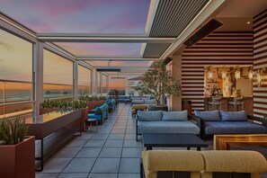 3 restaurants; breakfast, lunch, dinner and brunch served 