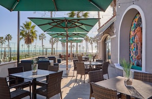 3 restaurants; breakfast, lunch, dinner and brunch served 