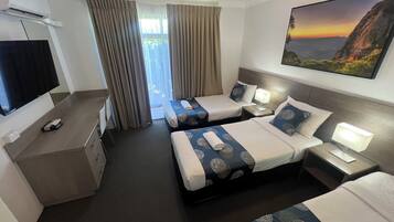 Familjesvit - 1 sovrum - pentry | 1 sovrum, skrivbord, strykjärn/strykbräda och barnsängar