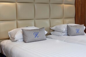 Desk, iron/ironing board, free cots/infant beds, free rollaway beds - Best Western The Hilcroft Hotel West Lothian (Bathgate)