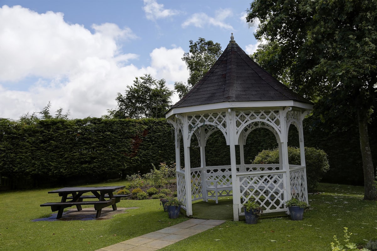 Habitación familiar, 1 cama doble, no fumadores | Vistas al jardín