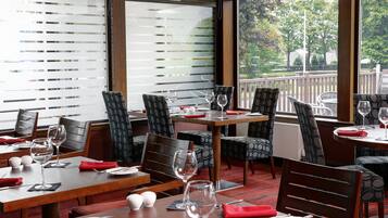 Café da manhã inglês todos os dias (GBP 14.95 por pessoa)