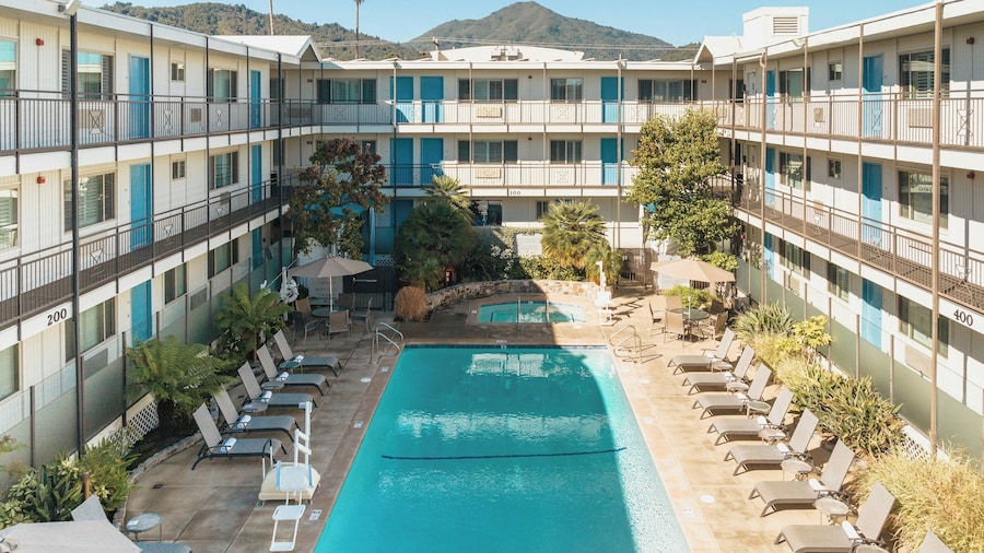 Marin Suites Hotel