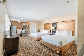 Premium bedding, pillow-top beds, in-room safe, desk - Marin Suites Hotel (Corte Madera)