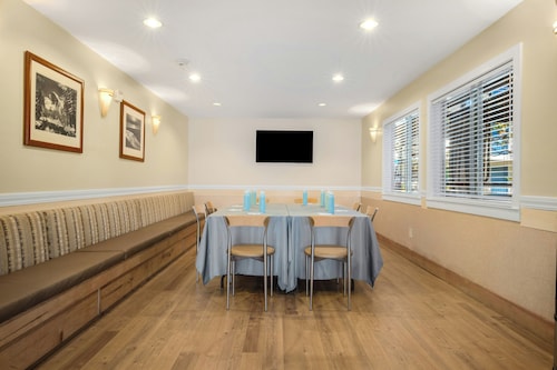Marin Suites Hotel