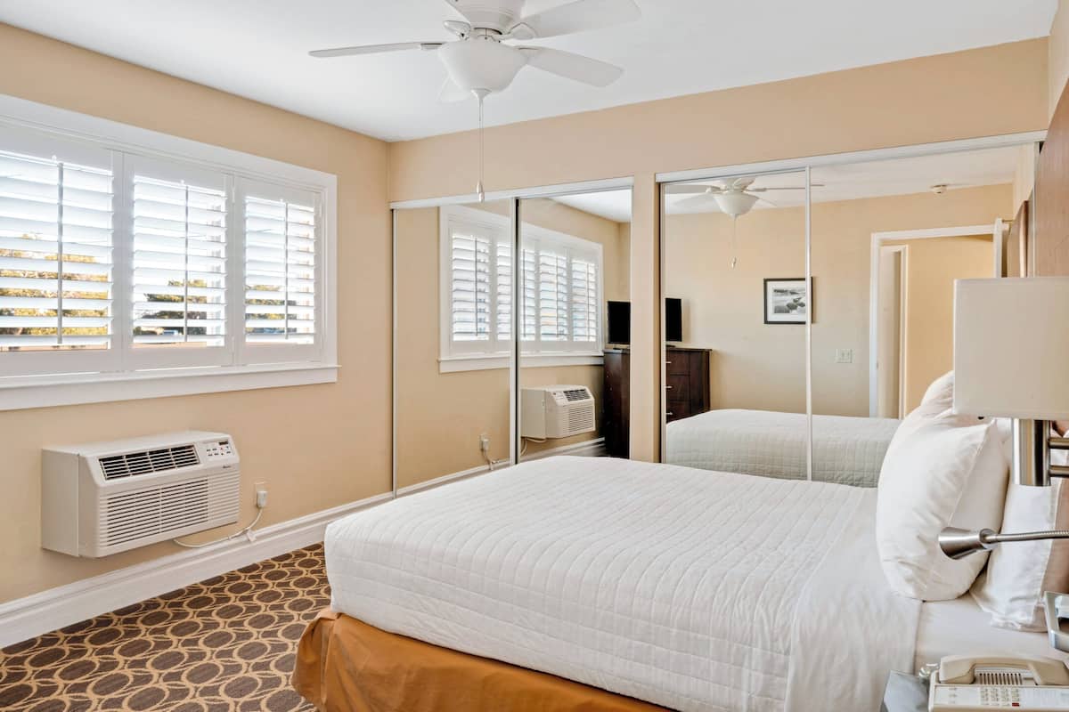 Premium bedding, pillowtop beds, in-room safe, desk