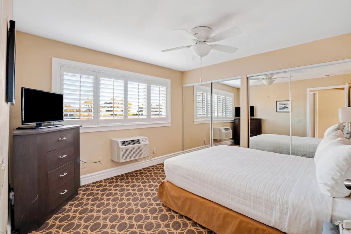 Premium bedding, pillowtop beds, in-room safe, desk