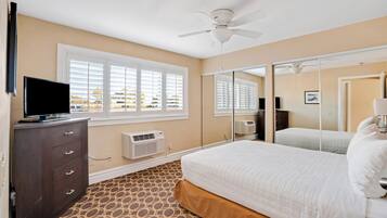 Premium bedding, pillowtop beds, in-room safe, desk