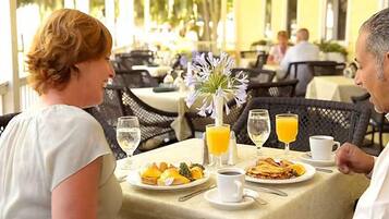 Daily full breakfast for a fee