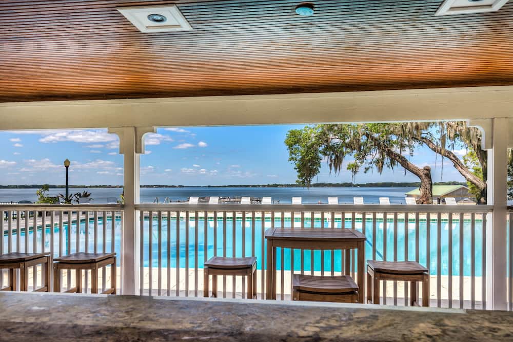 Lakeside Inn