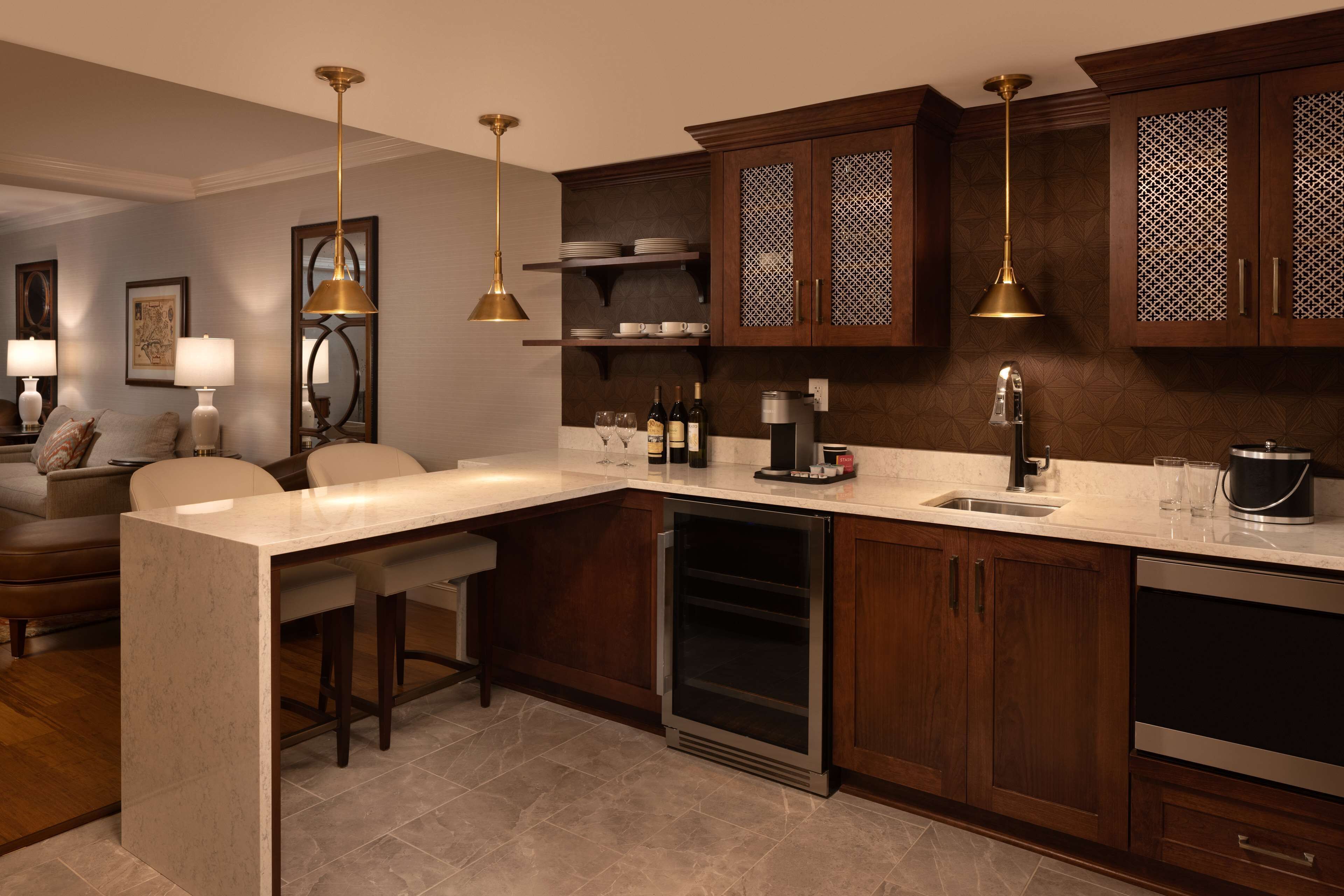 suite, 1 bedroom (commonwealth suite) | private kitchen | coffee/tea maker