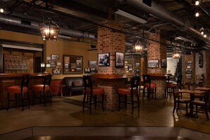 2 restaurants, breakfast served