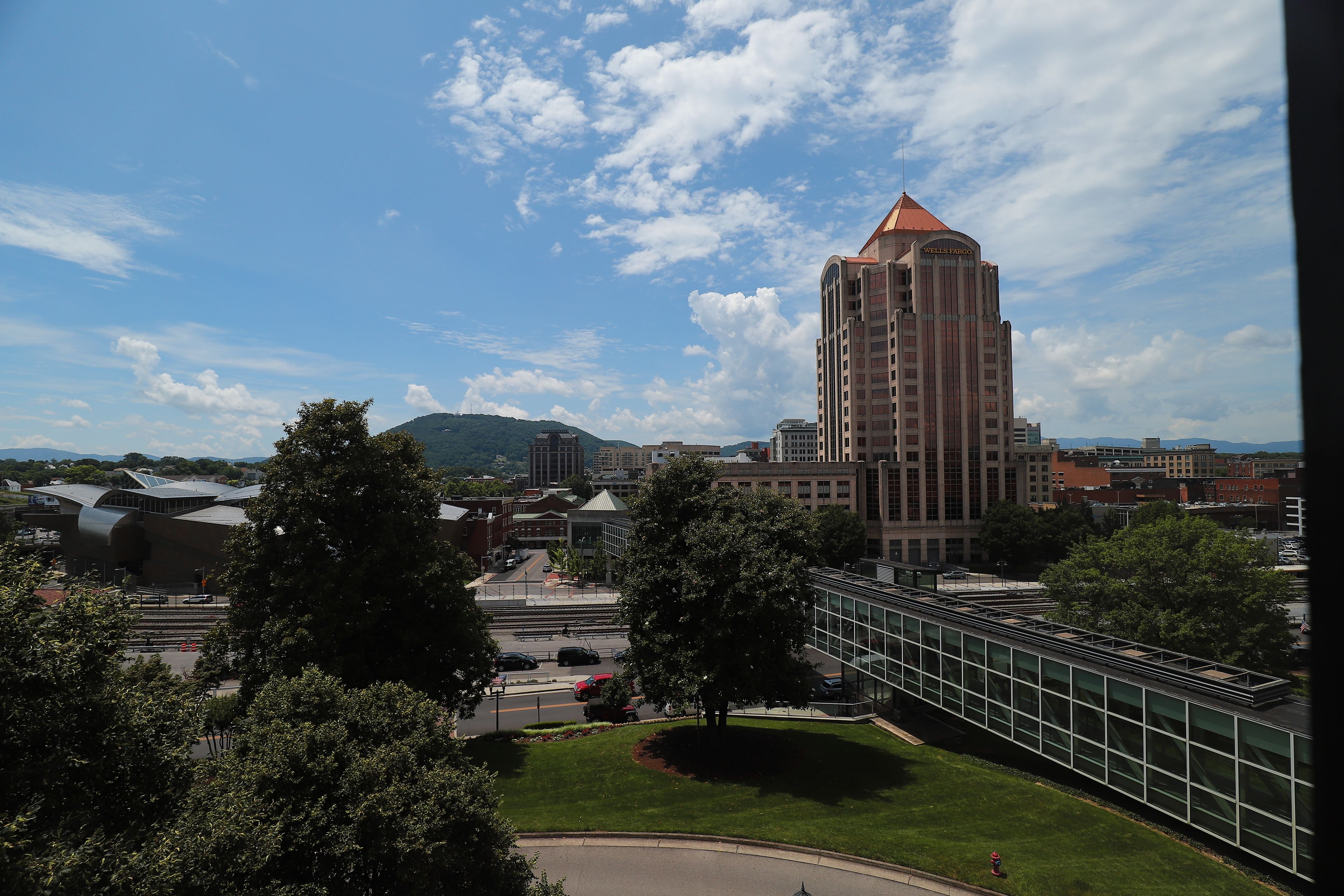 egyptian cotton sheets, premium bedding, pillow-top beds, in-room safe