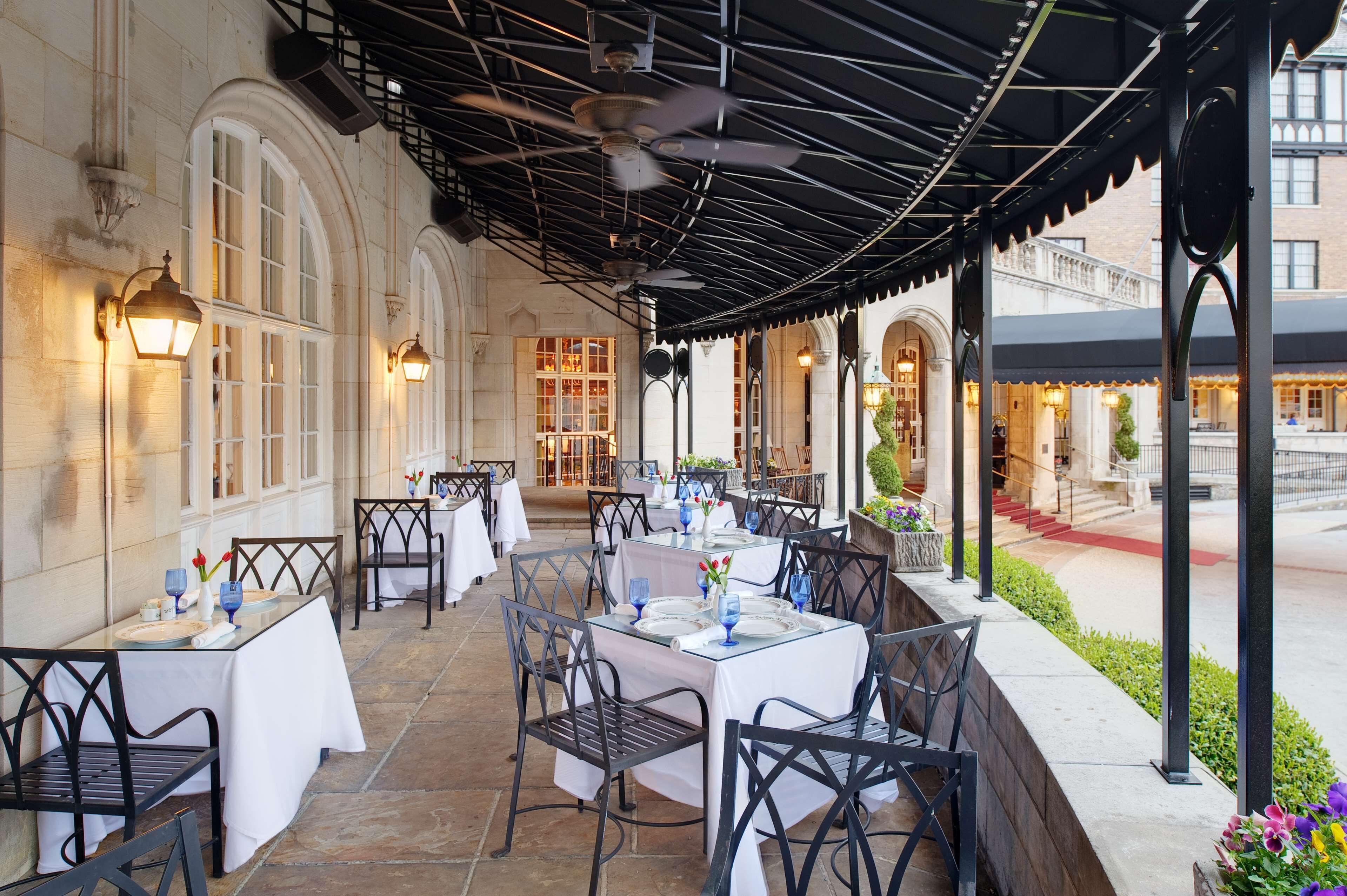 2 restaurants; breakfast, lunch, dinner, and brunch served