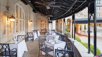 2 restaurants; breakfast, lunch, dinner, and brunch served
