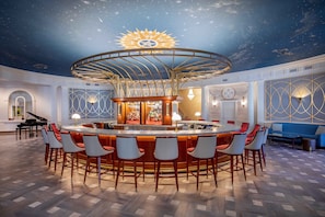2 restaurants, breakfast served