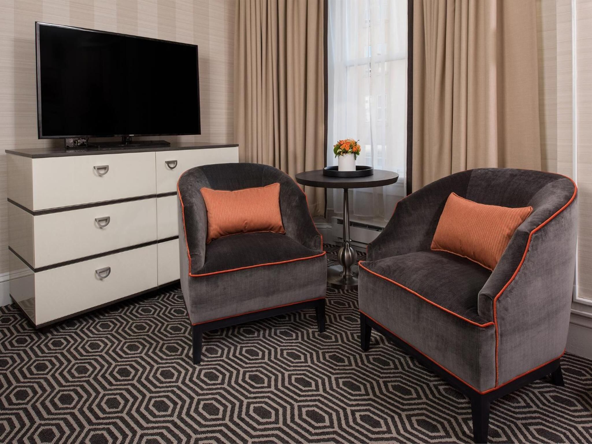 premium bedding, pillow-top beds, in-room safe, desk