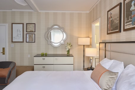 Ropa de cama de alta calidad y camas con pillow-top