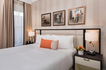 Premium bedding, pillowtop beds, in-room safe, desk at Inn At Union Square