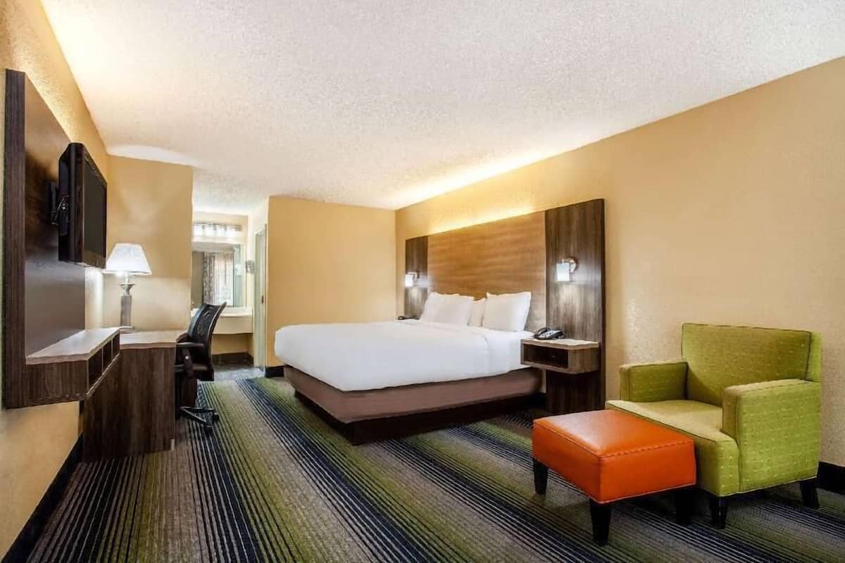 In-room safe, laptop workspace, blackout curtains, soundproofing