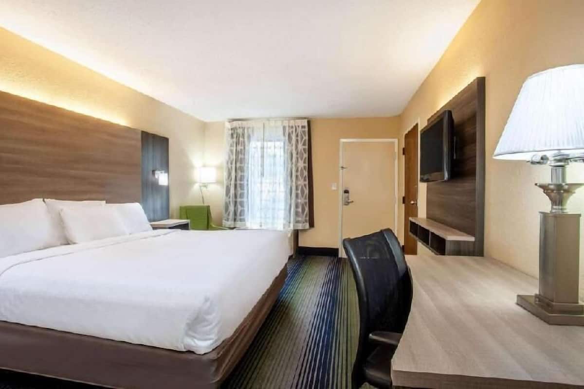 In-room safe, laptop workspace, blackout curtains, soundproofing