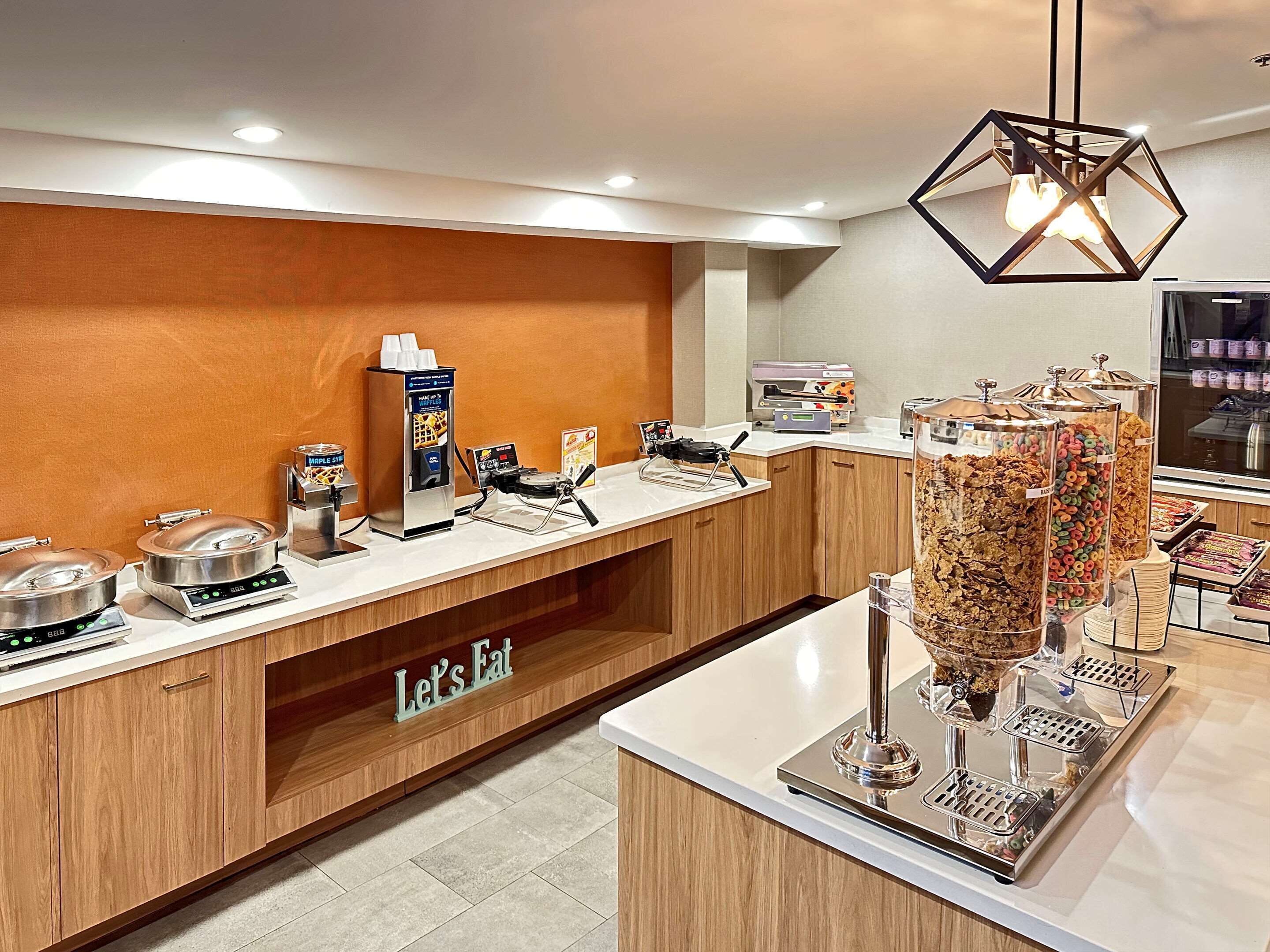 free daily full breakfast