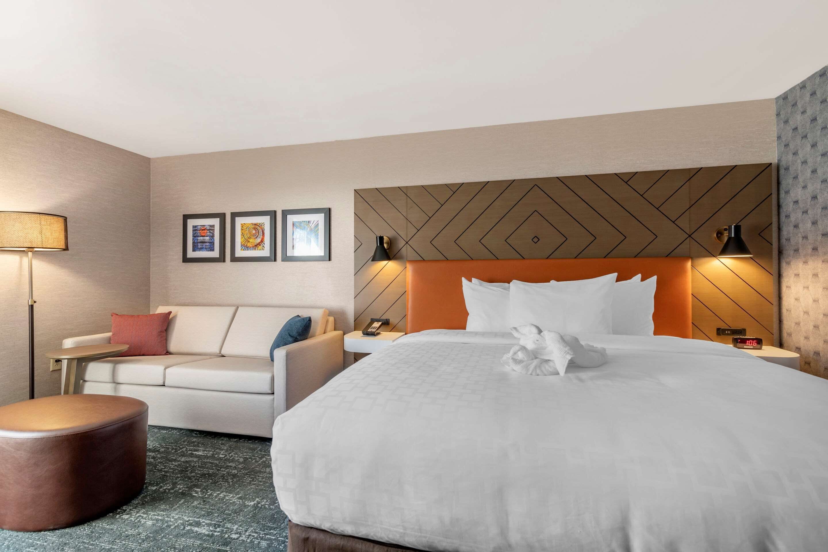 Kamar Standar, 1 Tempat Tidur King, Bebas Asap Rokok | Meja kerja, ruang kerja ramah laptop, dan tirai kedap cahaya