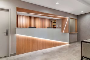 Lobby - Clarion Inn Nashua (Nashua)