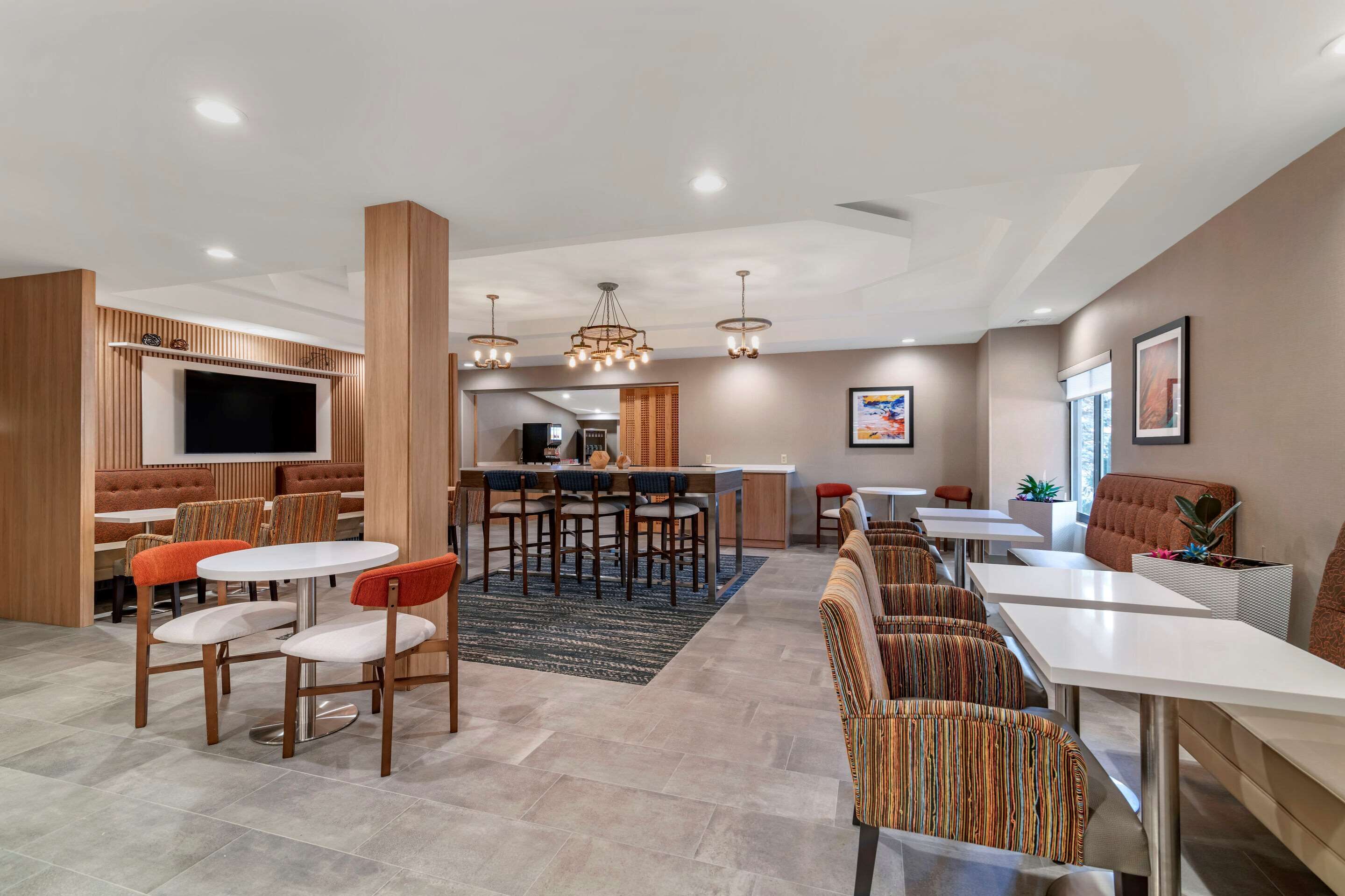 free daily full breakfast